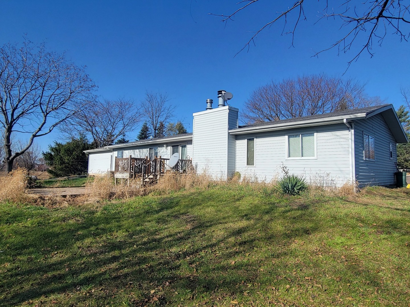 22105 Anthony Road Marengo, IL 60152 - Photo 7 of 27 a house view with a backyard space