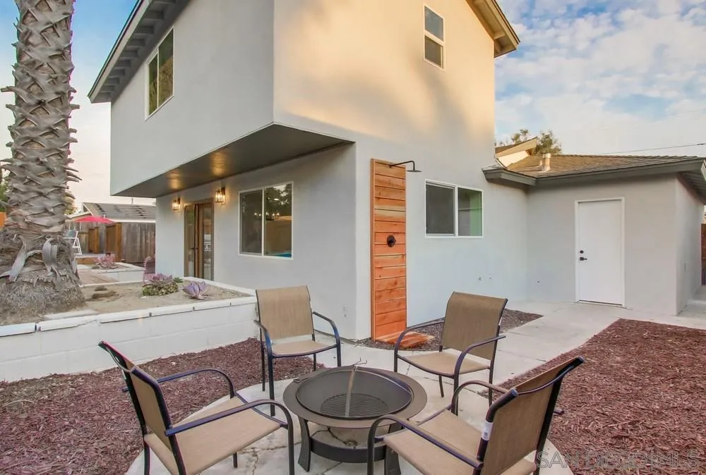 9772 Abbeyfield Road Santee, CA 92071 - Photo 4 of 25 Gallery Image 4