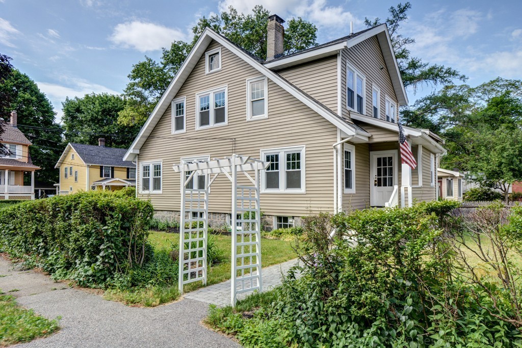 39 Willoughby Road Milton, MA 02186 - Photo 20 of 20 a view of a yard in front of house