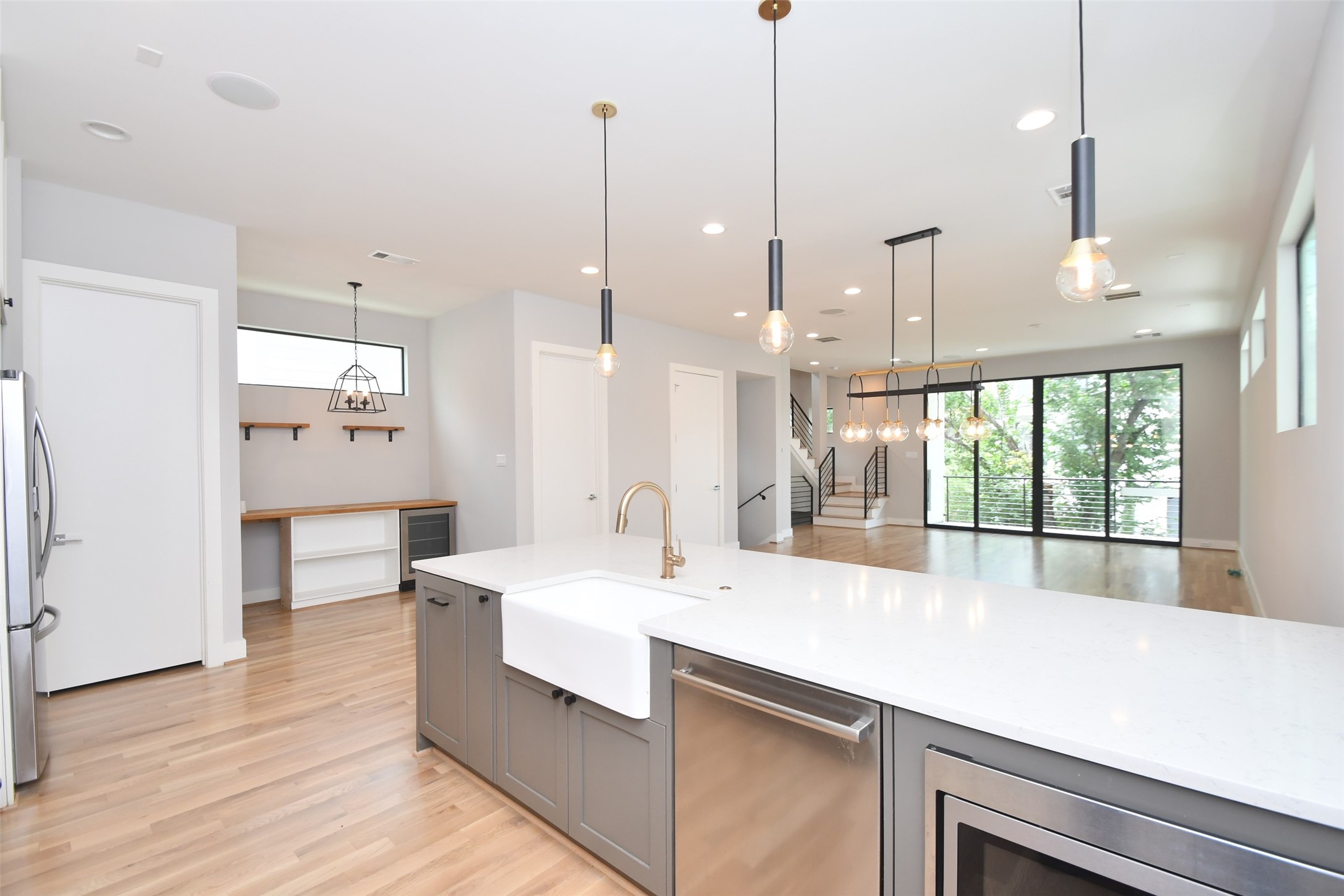818 Knox Street Houston, TX 77007 - Photo 13 of 39 a large kitchen with stainless steel appliances kitchen island a large white wooden cabinets