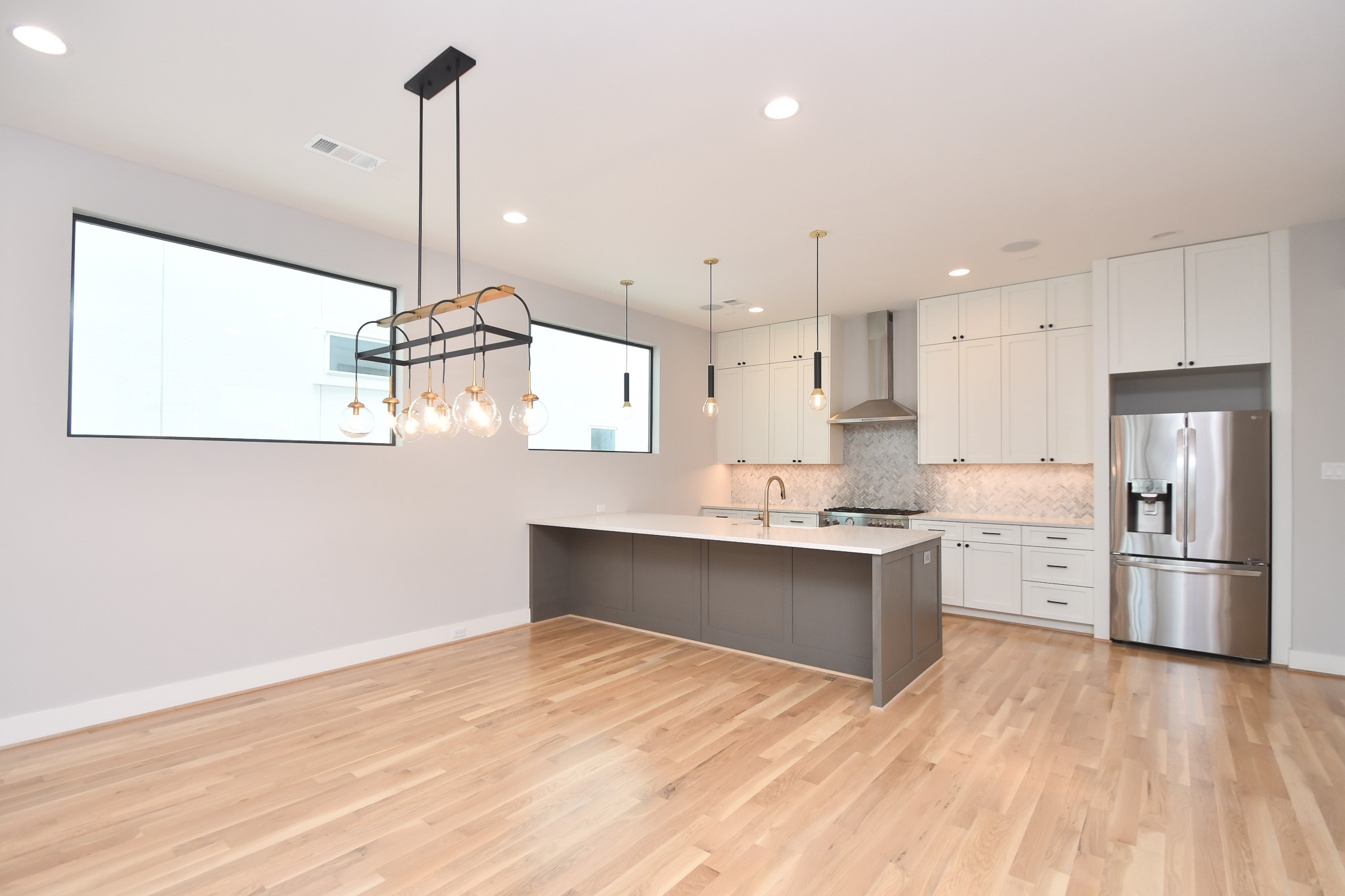 818 Knox Street Houston, TX 77007 - Photo 17 of 39 a kitchen with stainless steel appliances kitchen island granite countertop a sink refrigerator and cabinets
