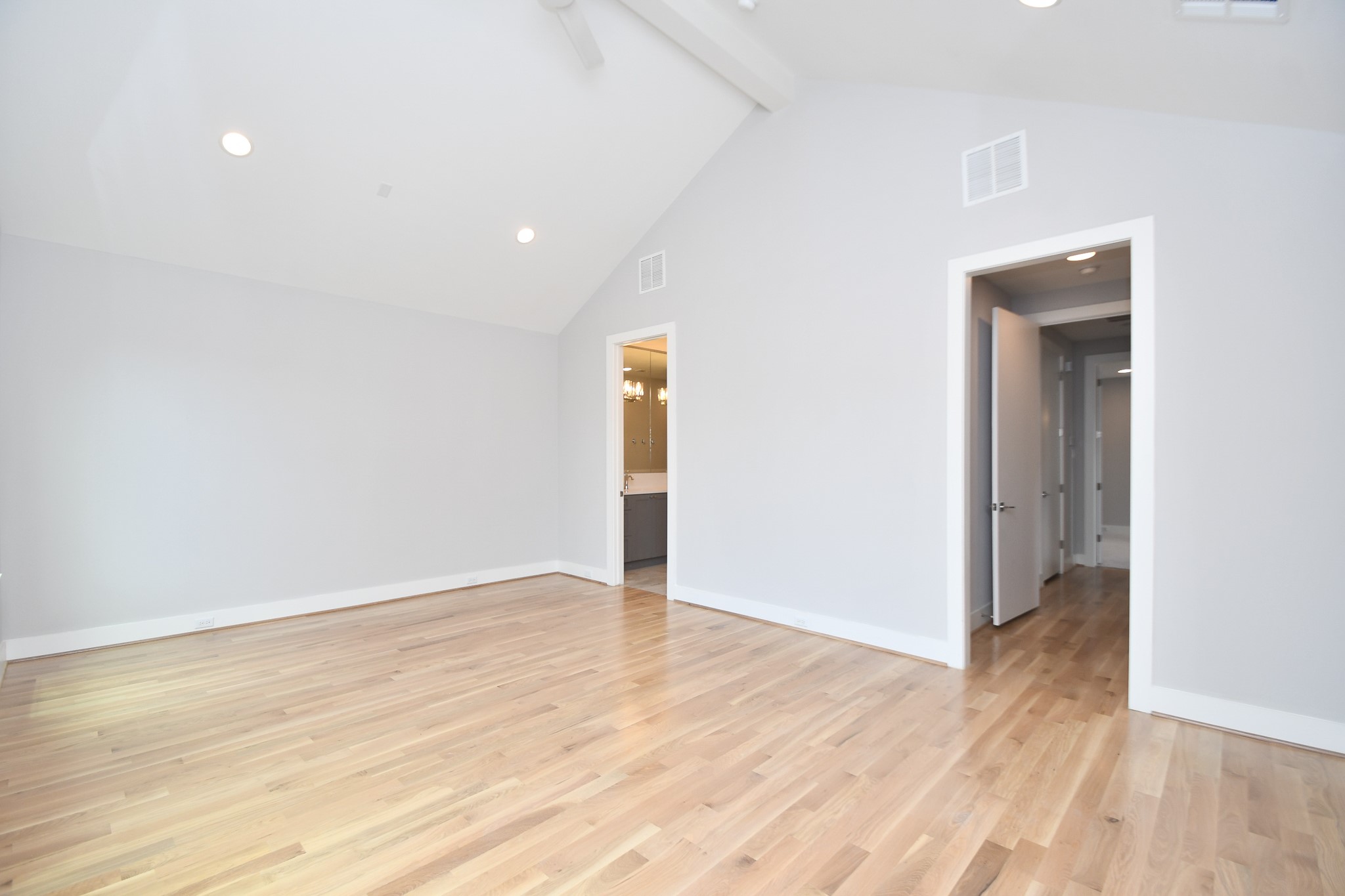 818 Knox Street Houston, TX 77007 - Photo 22 of 39 a view of an empty room with wooden floor and closet