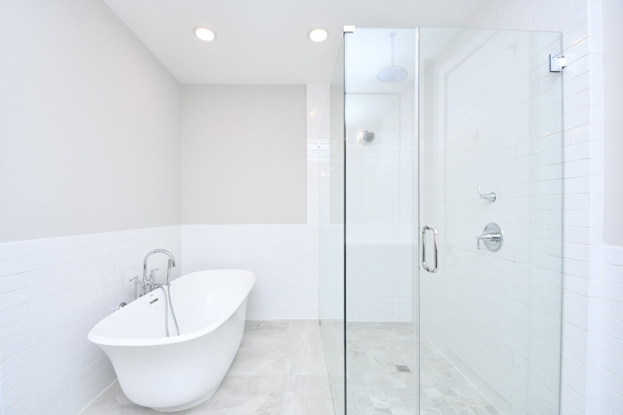 818 Knox Street Houston, TX 77007 - Photo 25 of 39 a bathroom with a toilet sink and shower