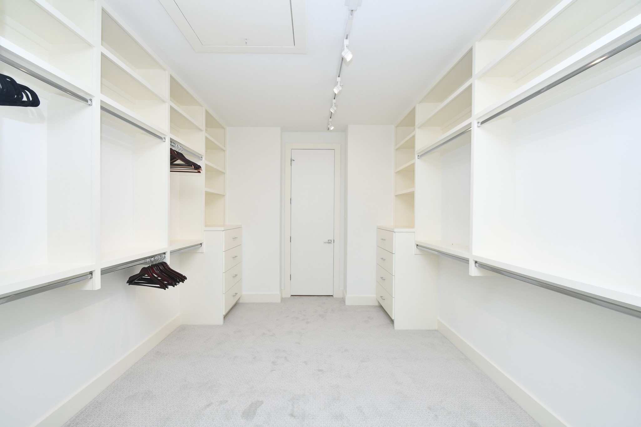 818 Knox Street Houston, TX 77007 - Photo 26 of 39 a view of an empty walk in closet