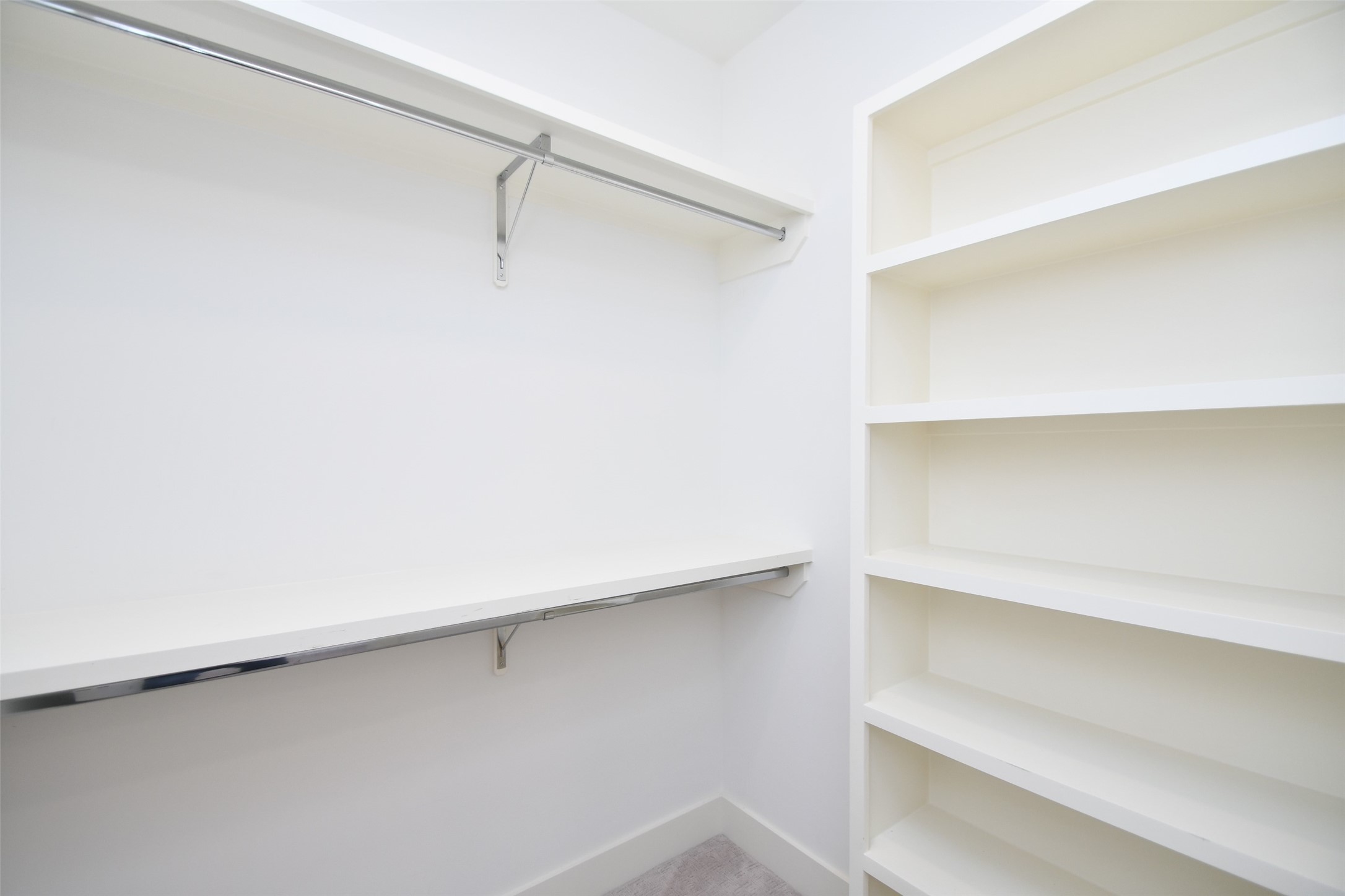 818 Knox Street Houston, TX 77007 - Photo 29 of 39 a close view of closet