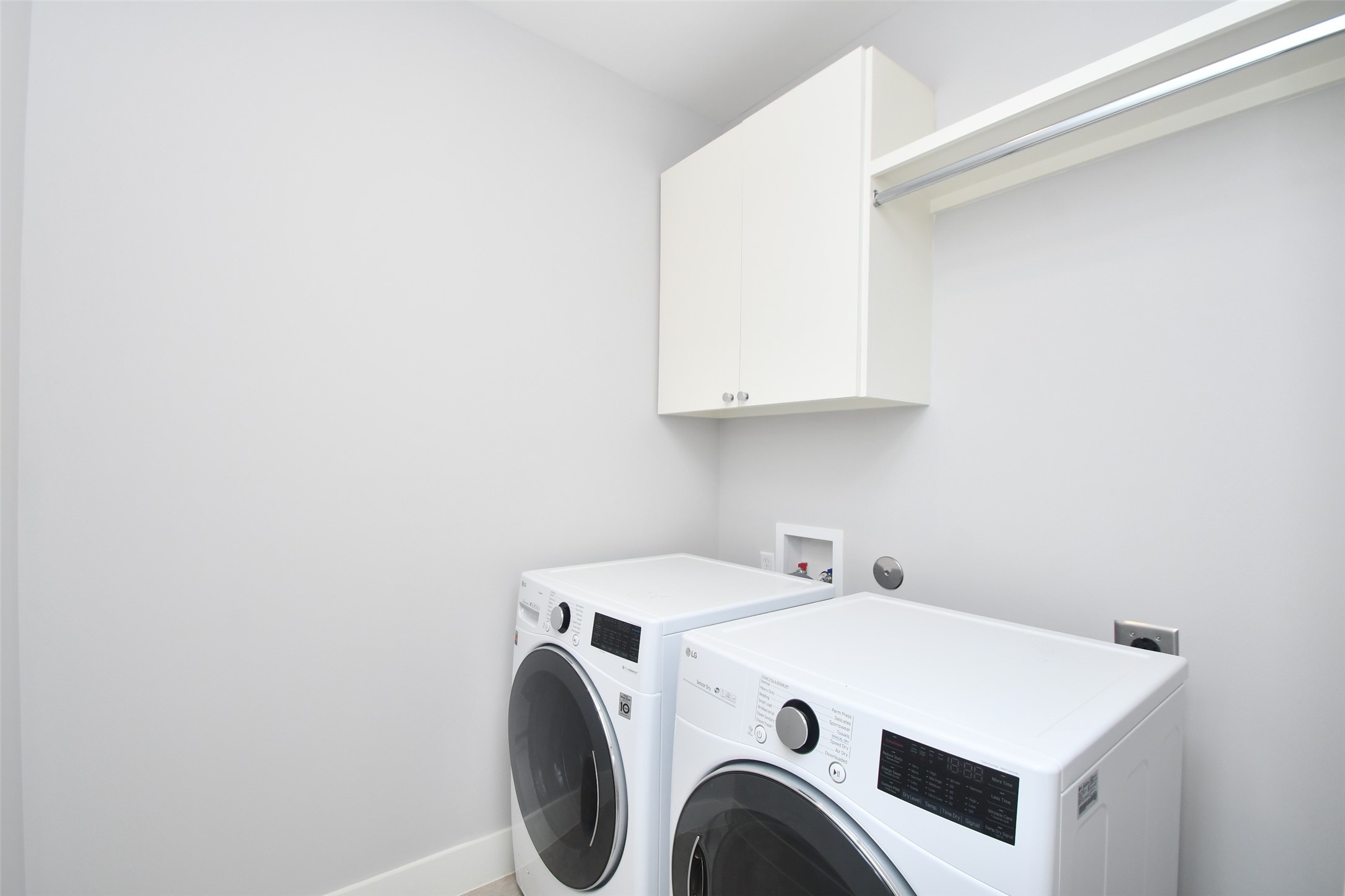 818 Knox Street Houston, TX 77007 - Photo 35 of 39 a utility room with dryer and washer