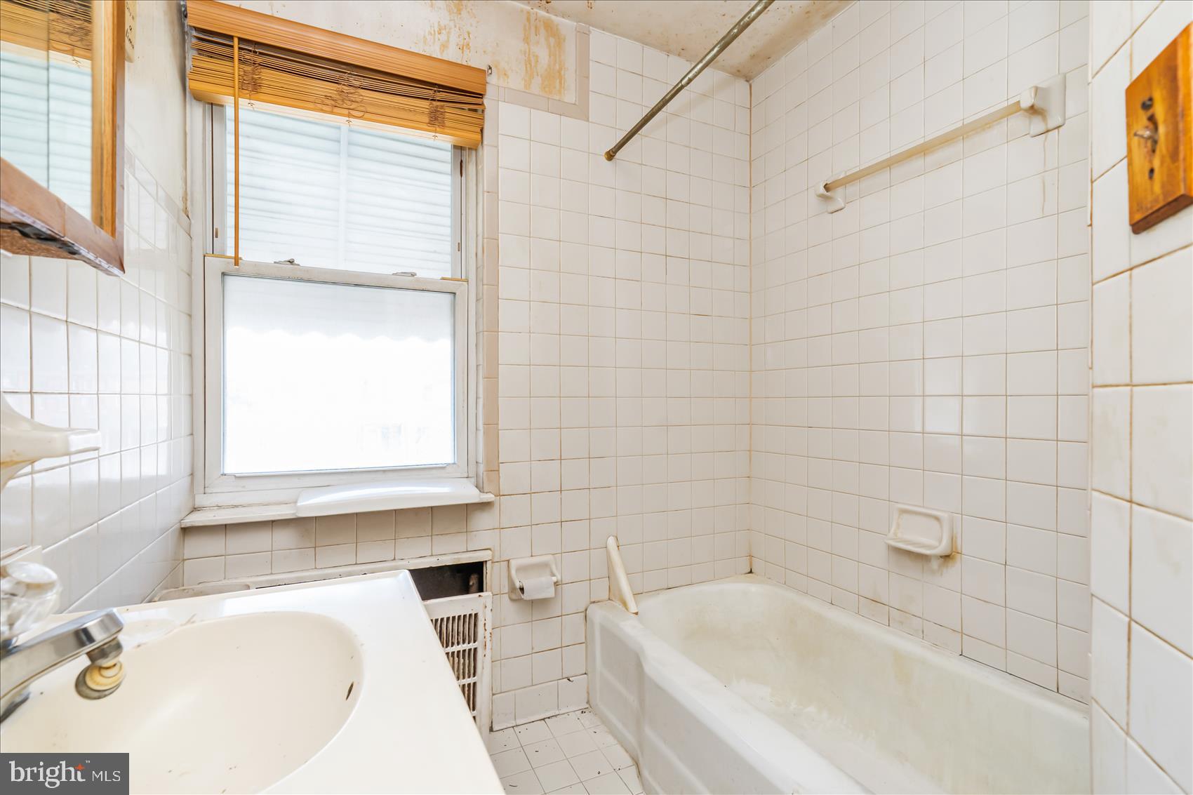 8501 Willow Oak Road Baltimore, MD 21234 - Photo 30 of 35 Interior