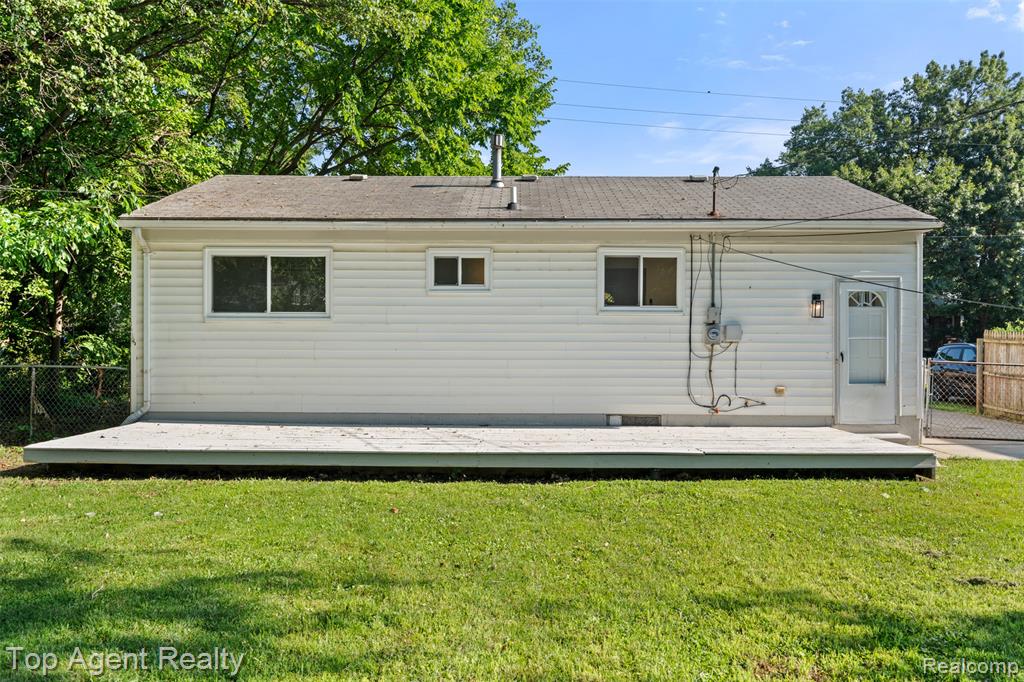 13738 Toepfer Road Warren, MI 48089 - Photo 27 of 47