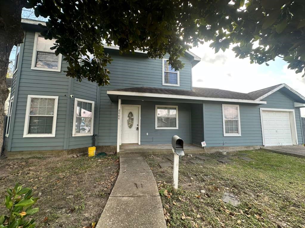 8404 Leander Street Houston, TX 77012 - Photo 2 of 6 front view of a house with a yard