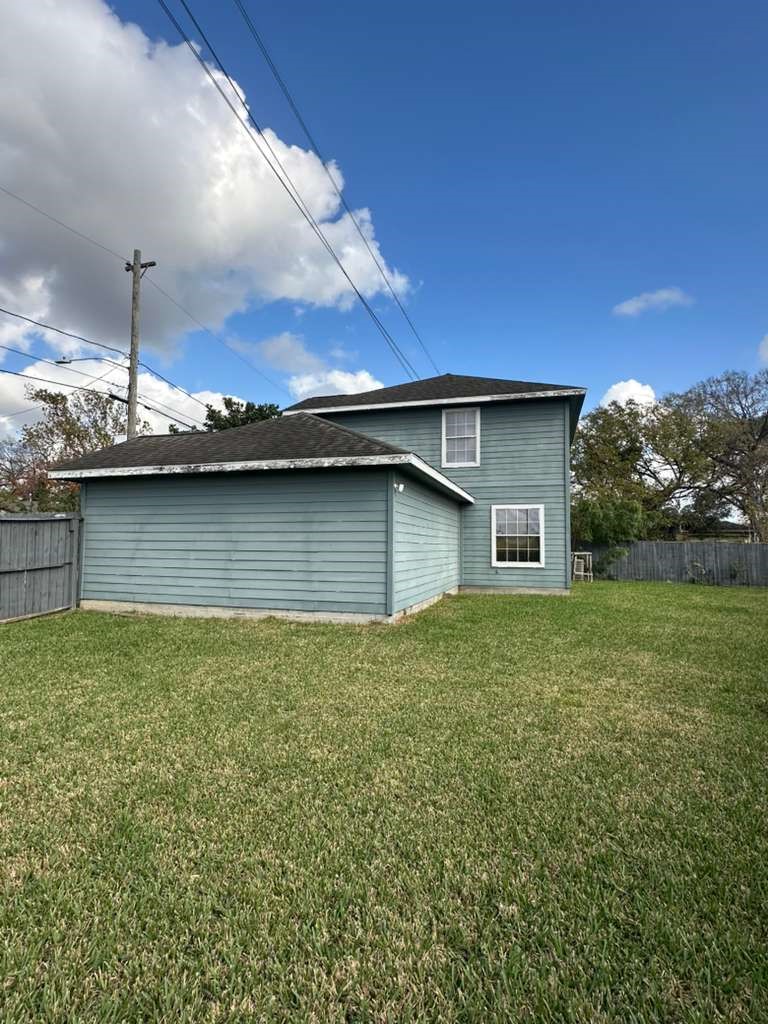 8404 Leander Street Houston, TX 77012 - Photo 5 of 6 a view of outdoor kitchen with stove and kitchen island