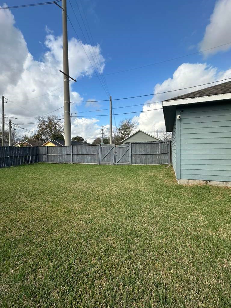 8404 Leander Street Houston, TX 77012 - Photo 6 of 6 a view of a backyard with table and chairs