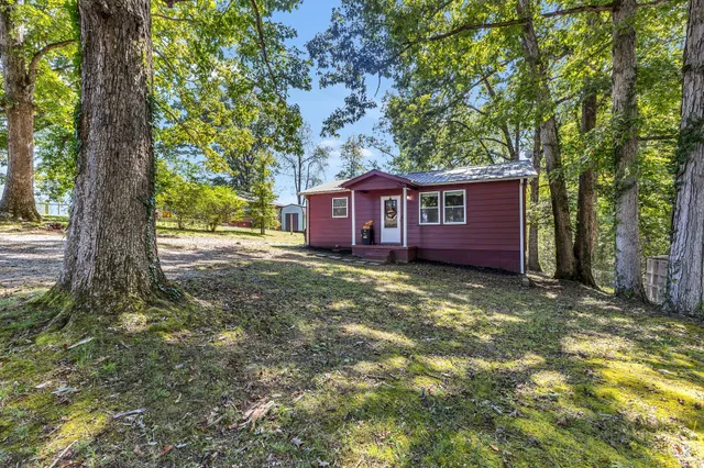 a view of a house with a yard