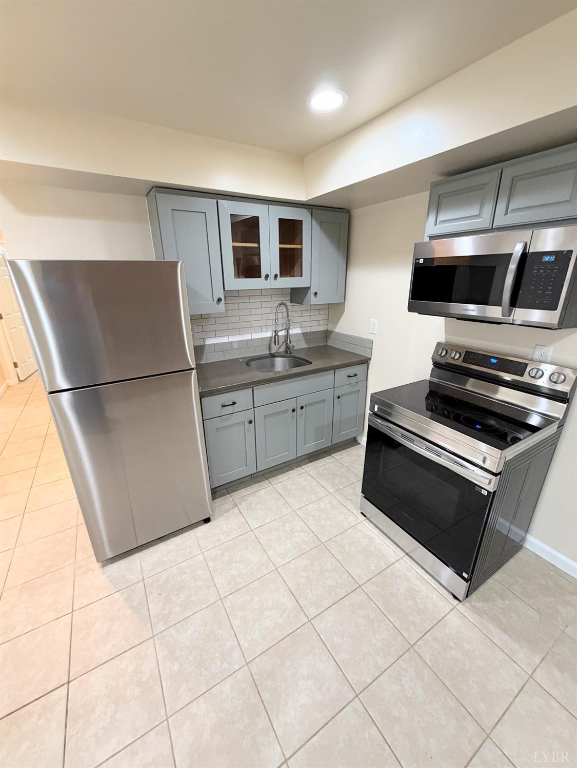 106 Bryant Road Lynchburg, VA 24502 - Photo 23 of 39 a kitchen with stainless steel appliances a refrigerator sink and stove