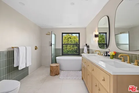 $2,095,000 | 3736 Berry Drive, Studio City, CA 91604