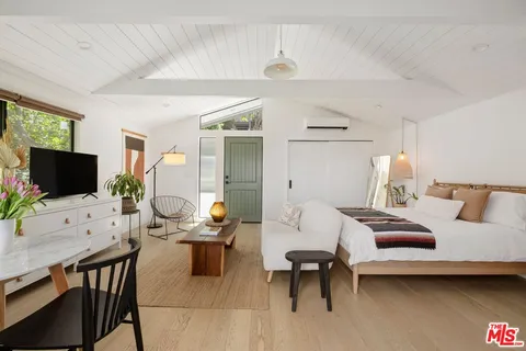 $2,095,000 | 3736 Berry Drive, Studio City, CA 91604