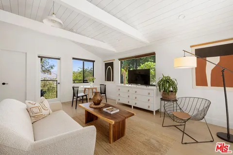 $2,095,000 | 3736 Berry Drive, Studio City, CA 91604