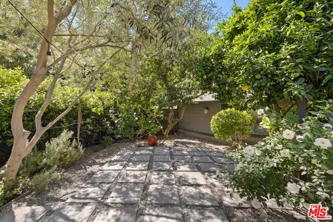 $2,095,000 | 3736 Berry Drive, Studio City, CA 91604