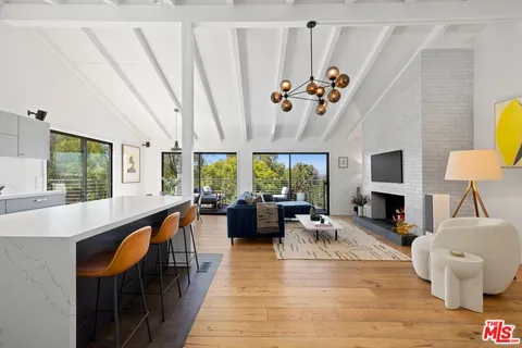 $2,095,000 | 3736 Berry Drive, Studio City, CA 91604