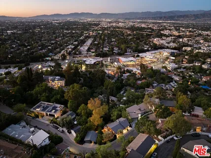 $2,095,000 | 3736 Berry Drive, Studio City, CA 91604