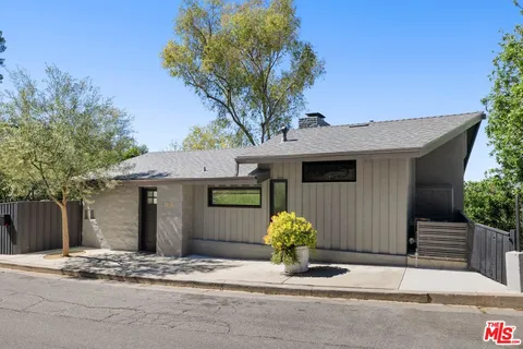 $2,095,000 | 3736 Berry Drive, Studio City, CA 91604