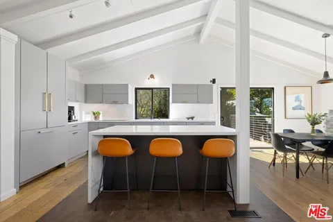 $2,095,000 | 3736 Berry Drive, Studio City, CA 91604