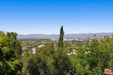 $2,095,000 | 3736 Berry Drive, Studio City, CA 91604