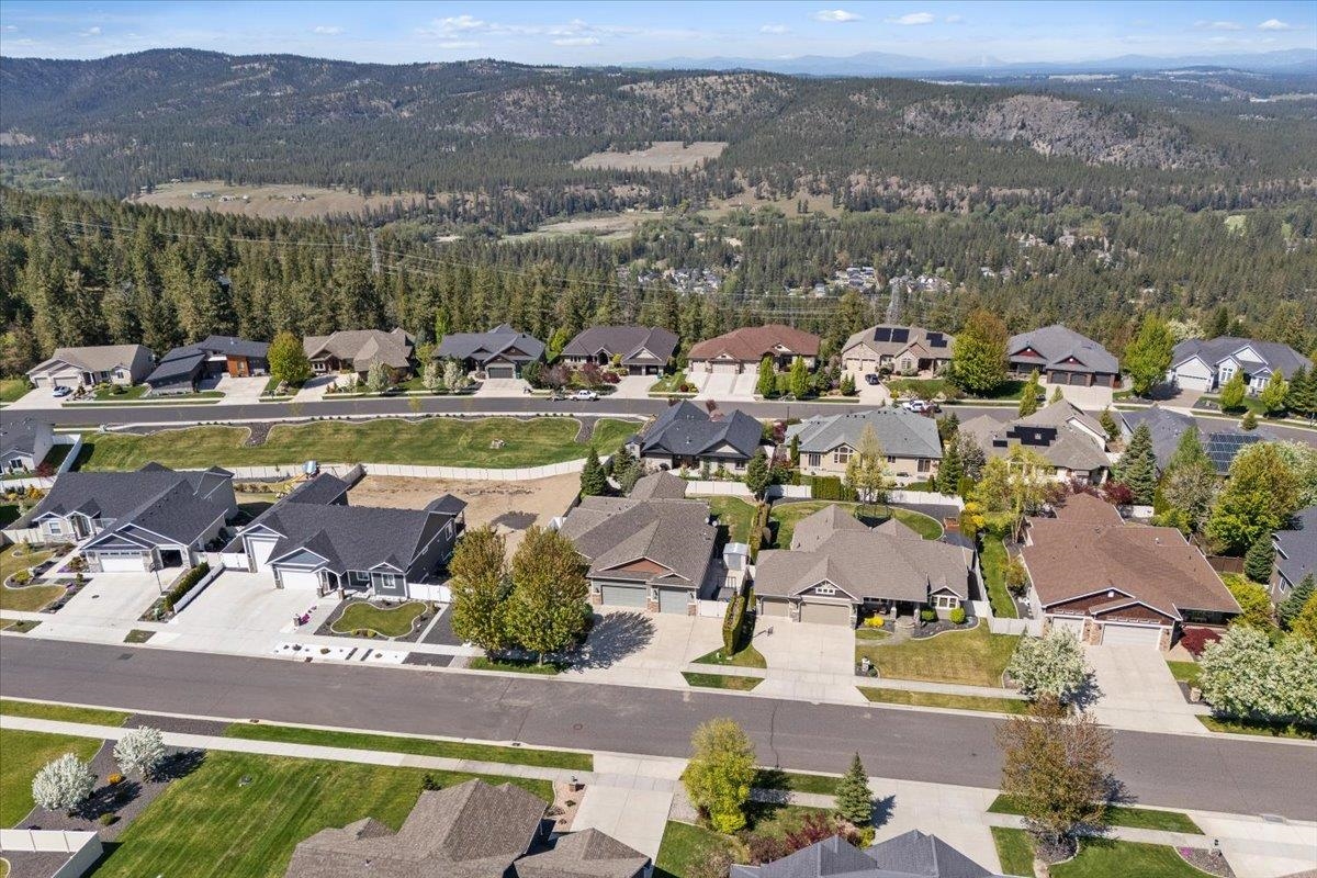 2618 West Howesdale Road Spokane, WA 99208 - Photo 3 of 35