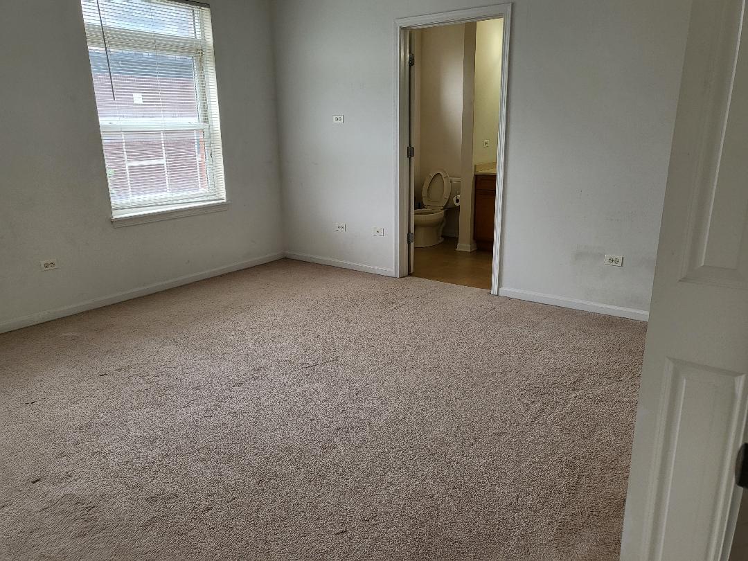 758 West 15th Street, Unit 3B Chicago, IL 60607 - Photo 14 of 30 an empty room with windows and closet