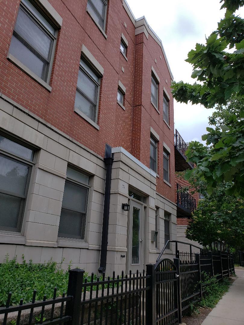 758 West 15th Street, Unit 3B Chicago, IL 60607 - Photo 3 of 30 a view of a building