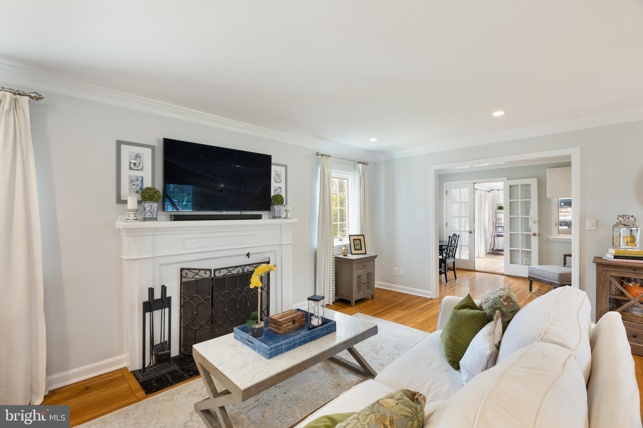 3109 Cameron Mills Road Alexandria, VA 22302 - Photo 11 of 47 Living Room