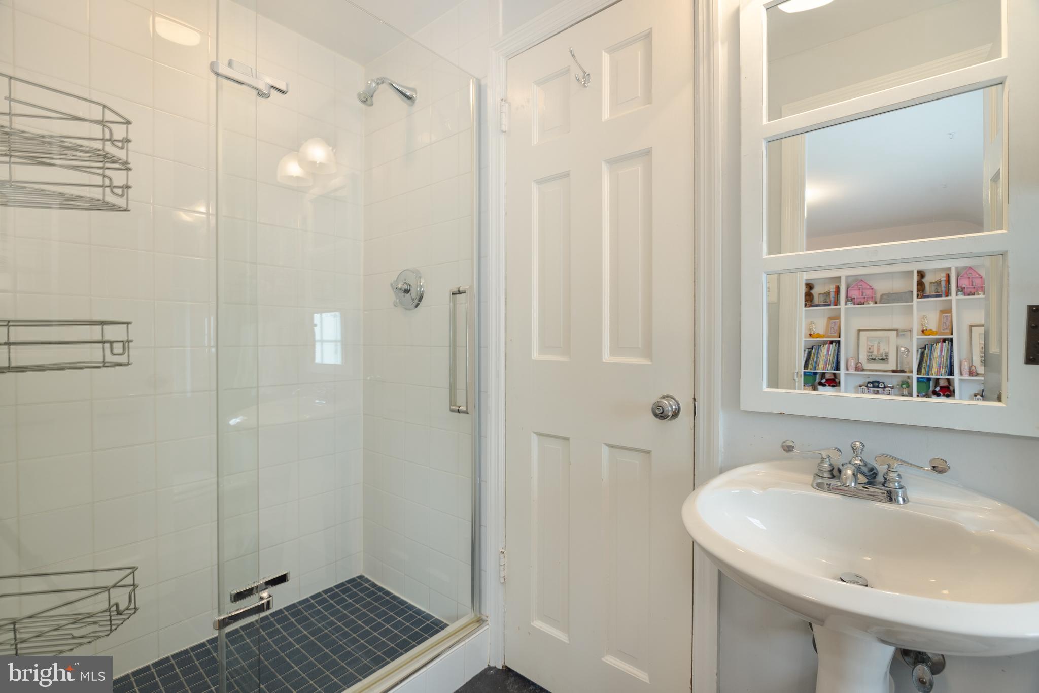 3109 Cameron Mills Road Alexandria, VA 22302 - Photo 39 of 47 Jack & Jill Bath