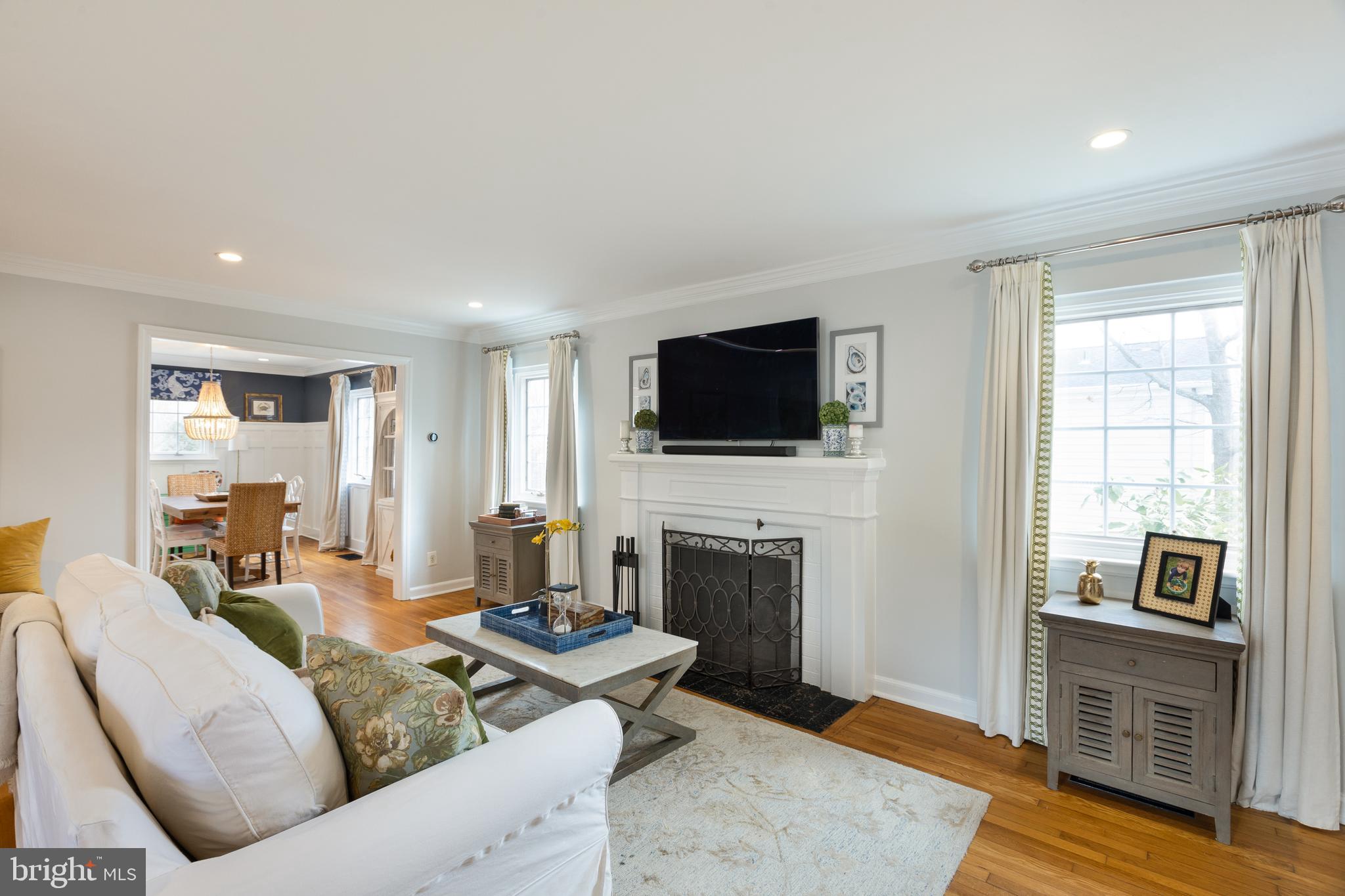 3109 Cameron Mills Road Alexandria, VA 22302 - Photo 9 of 47 Living Room