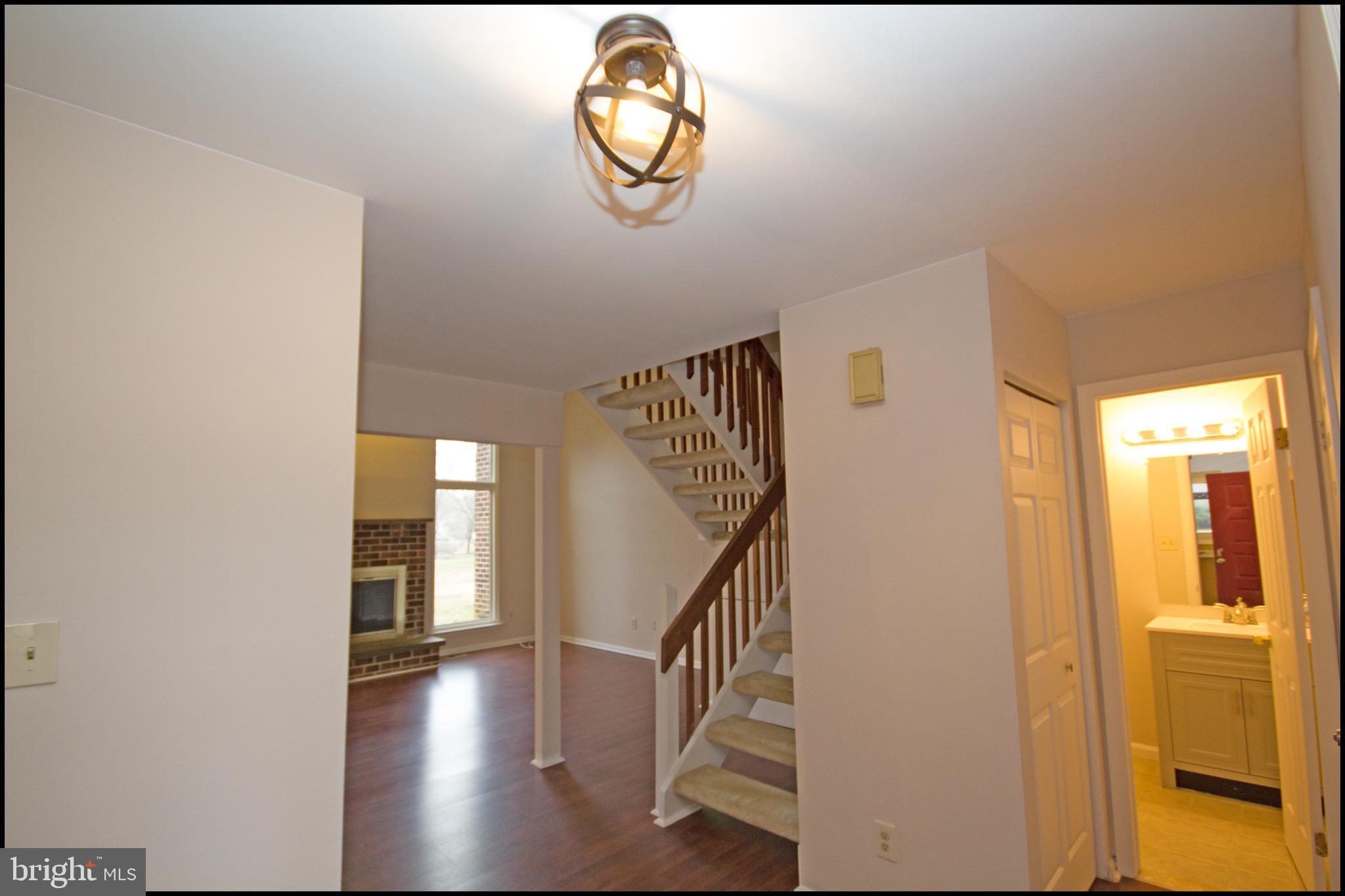 22 Knox Court Chesterbrook, PA 19087 - Photo 5 of 33 Entryway
