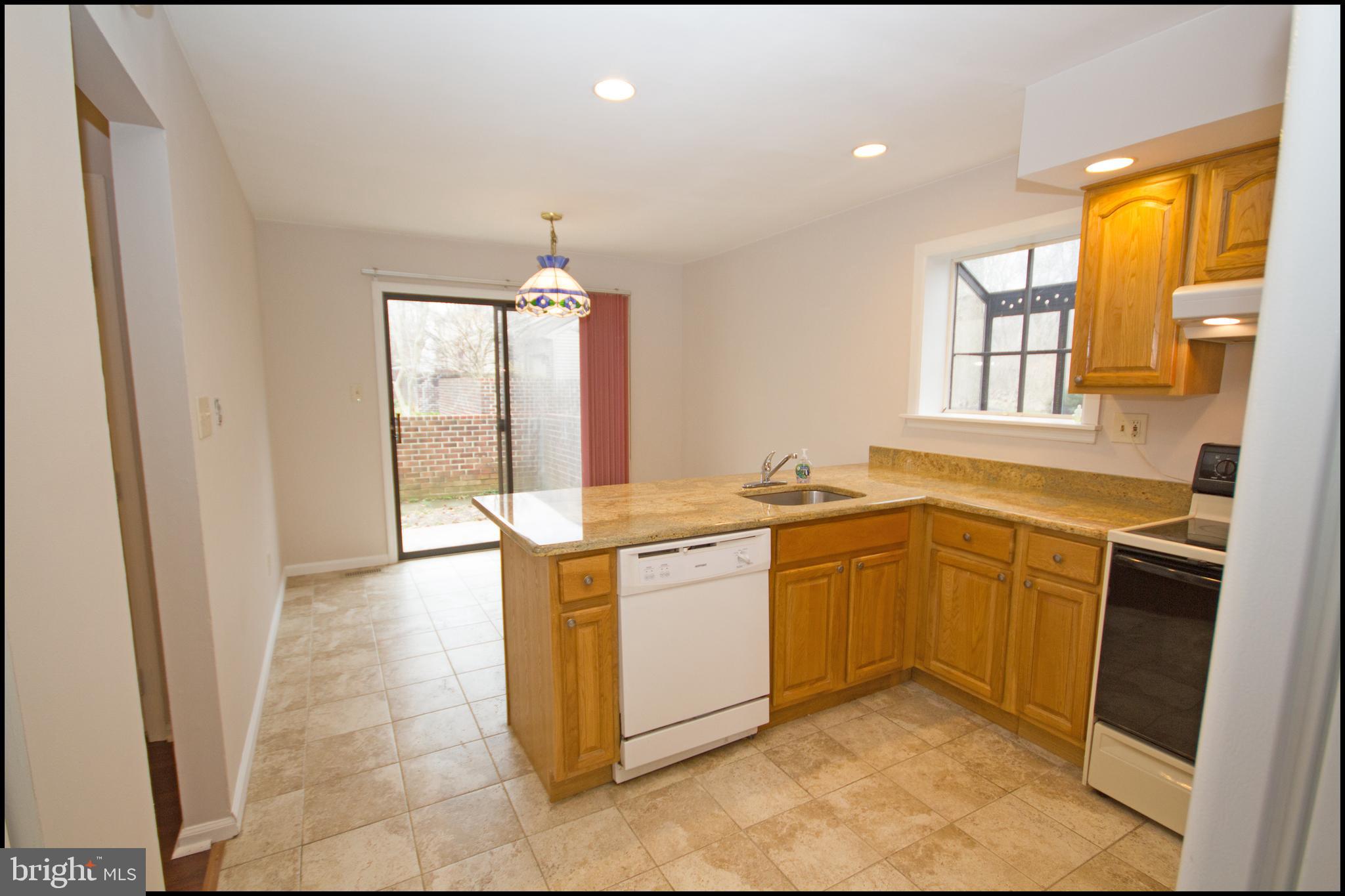 22 Knox Court Chesterbrook, PA 19087 - Photo 7 of 33 Eat-in Kitchen