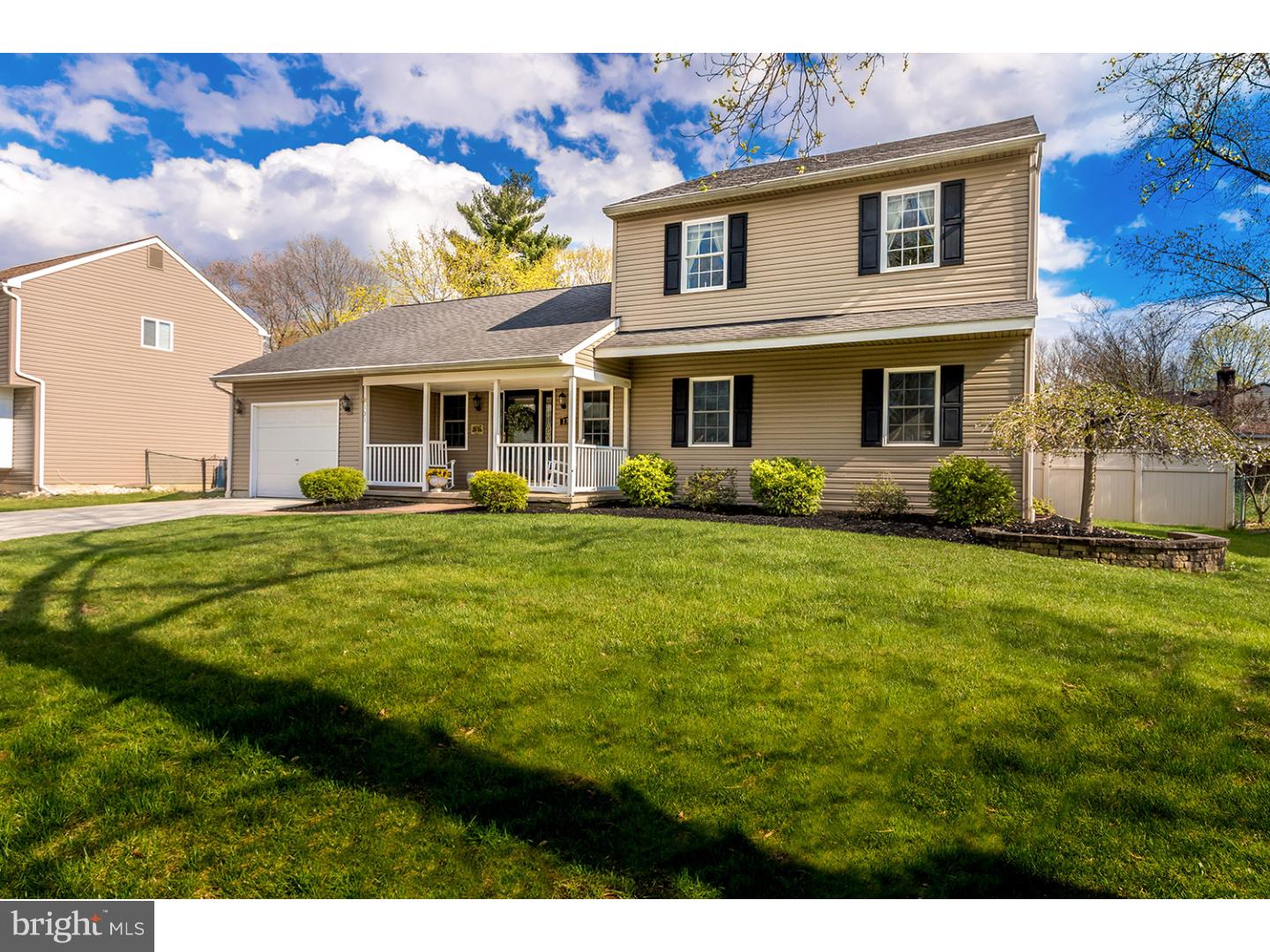 131 Red Stone Ridge Delran, NJ 08075 - Photo 2 of 25