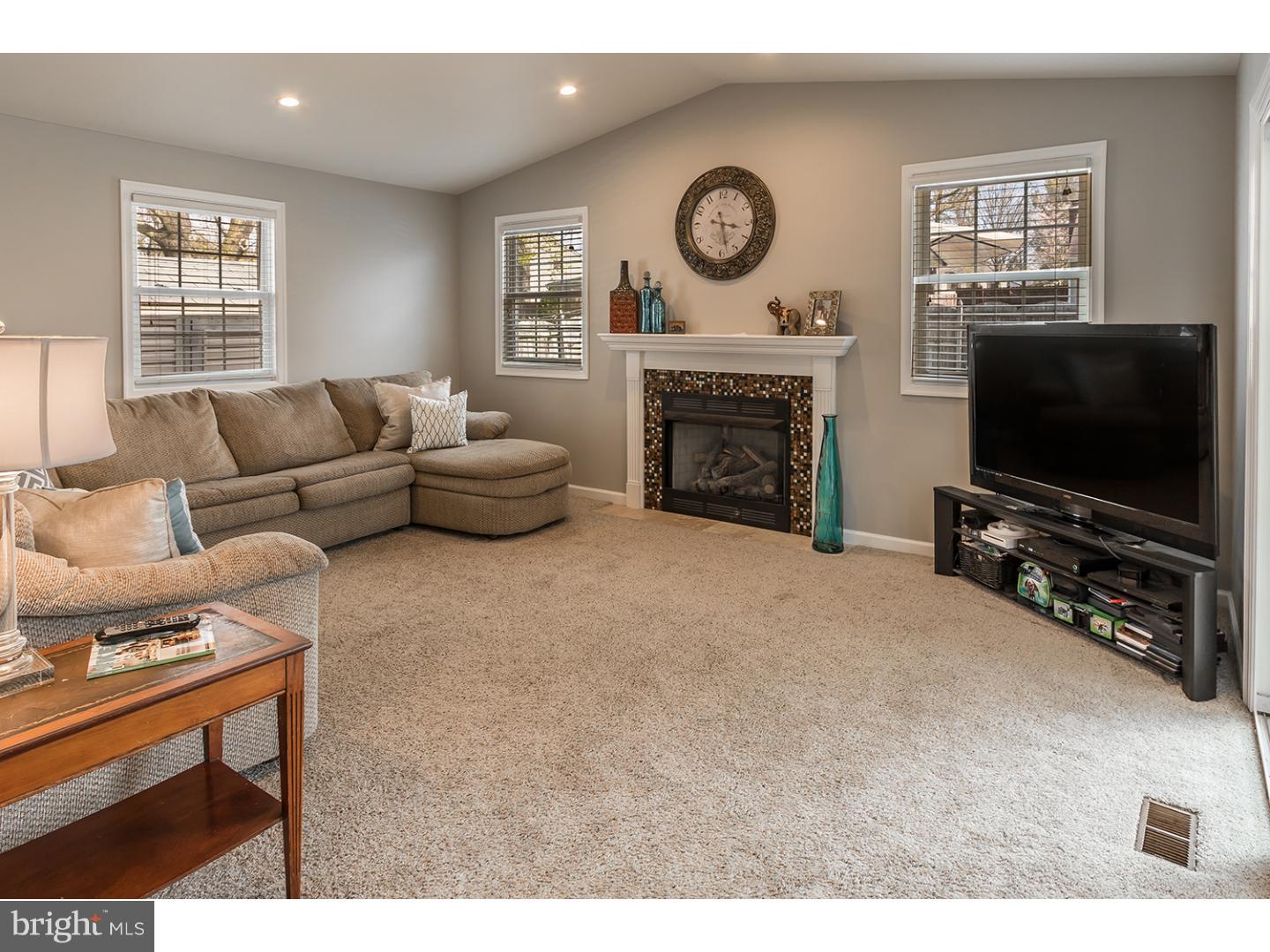 131 Red Stone Ridge Delran, NJ 08075 - Photo 11 of 25