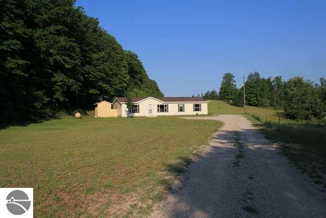 1512 Reynolds Road Interlochen, MI 49643 - Photo 2 of 15 1734683-1.JPG