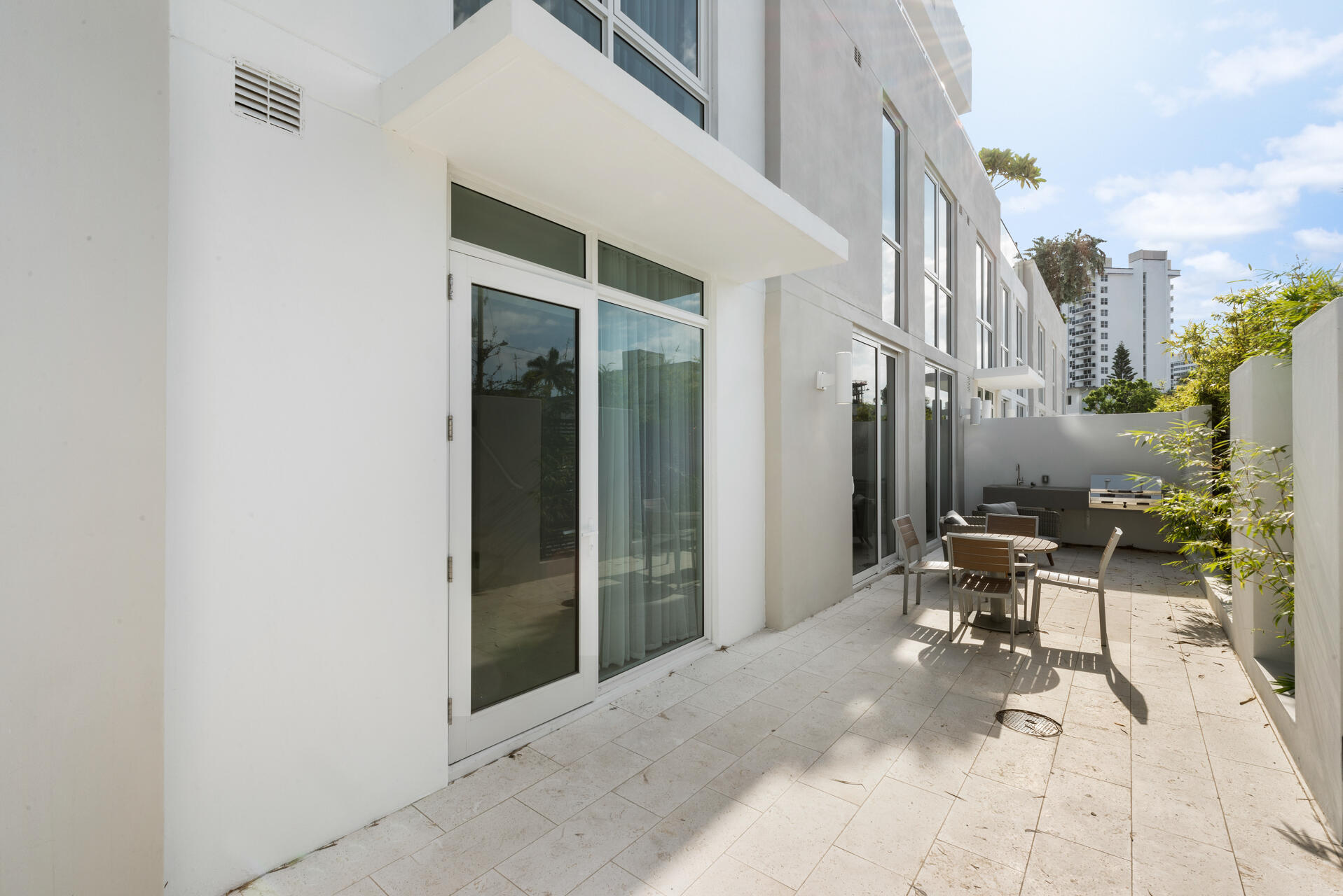 401 North Birch Road, Unit TH1 Fort Lauderdale, FL 33304 - Photo 2 of 31 001_4668