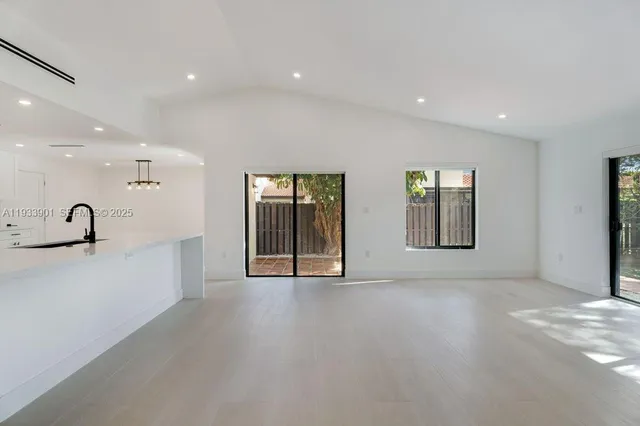 $4,000 | 11256 Southwest 90th Lane, Unit 11256, Miami, FL 33176