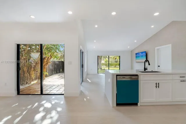 $4,000 | 11256 Southwest 90th Lane, Unit 11256, Miami, FL 33176