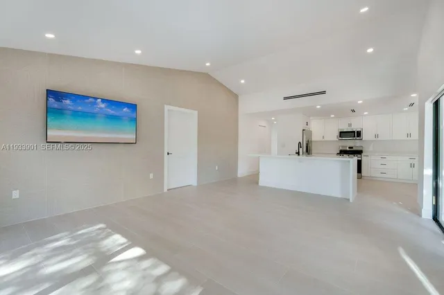 $4,000 | 11256 Southwest 90th Lane, Unit 11256, Miami, FL 33176