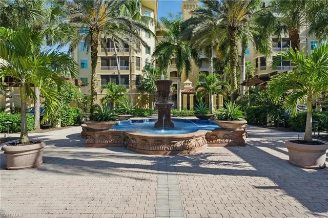$899,900 | 2728 Tiburon Boulevard East, Unit A104, Naples, FL 34109