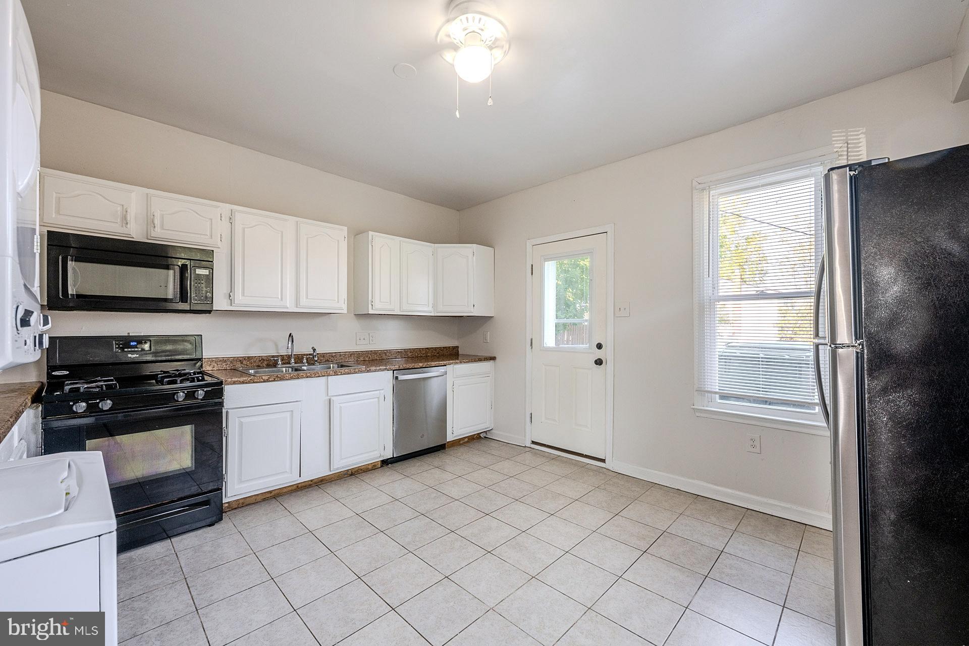 1037 1/2 Spruce Street Hagerstown, MD 21740 - Photo 7 of 39 Unit 1037