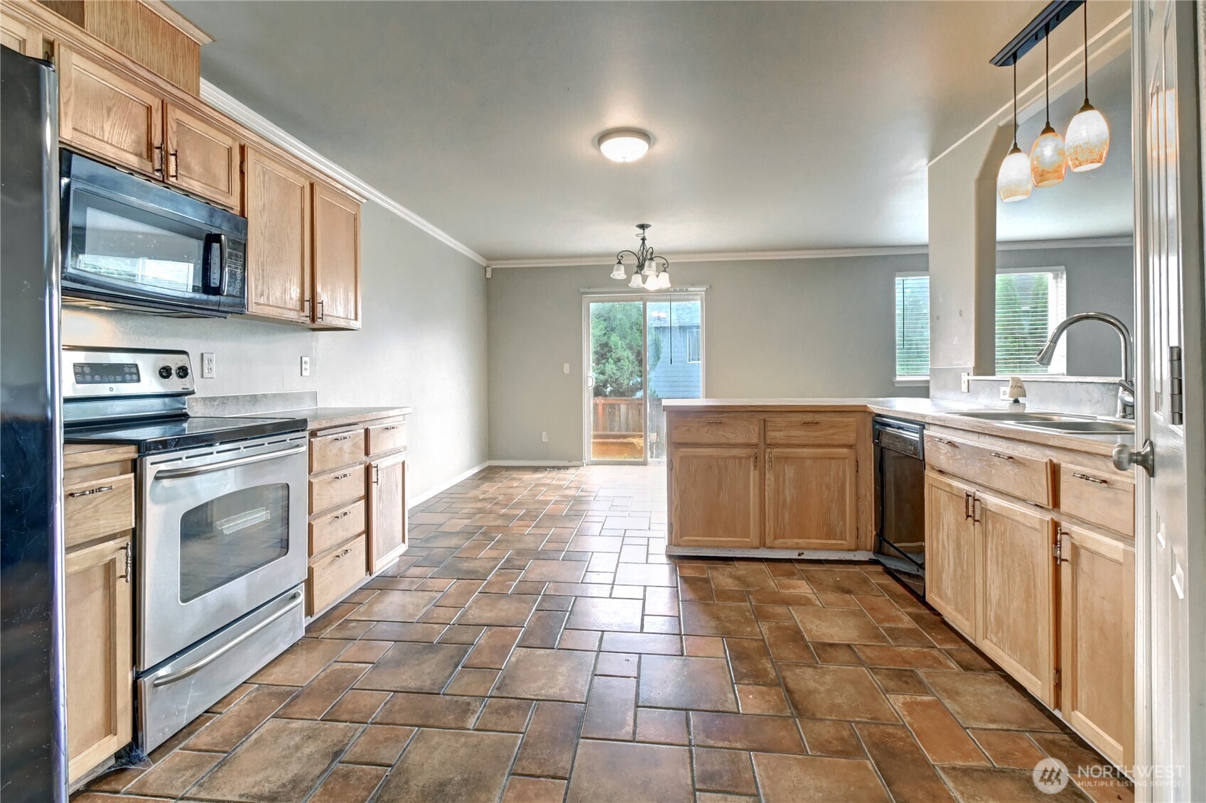16127 Southeast 256th Place Covington, WA 98042 - Photo 10 of 32