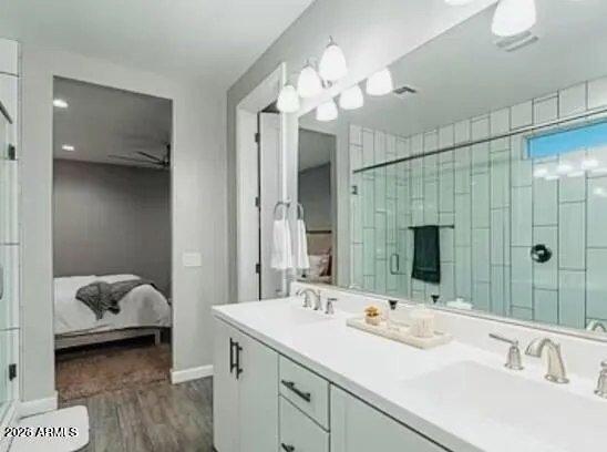 a en suite bathroom with a double vanity sink and a mirror