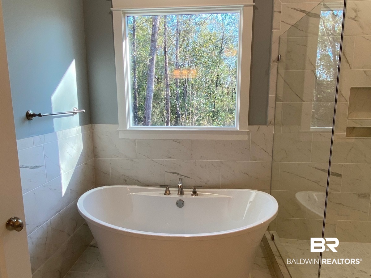 11036 Redfern Road Daphne, AL 36526 - Photo 19 of 25 Soaking tub in Master