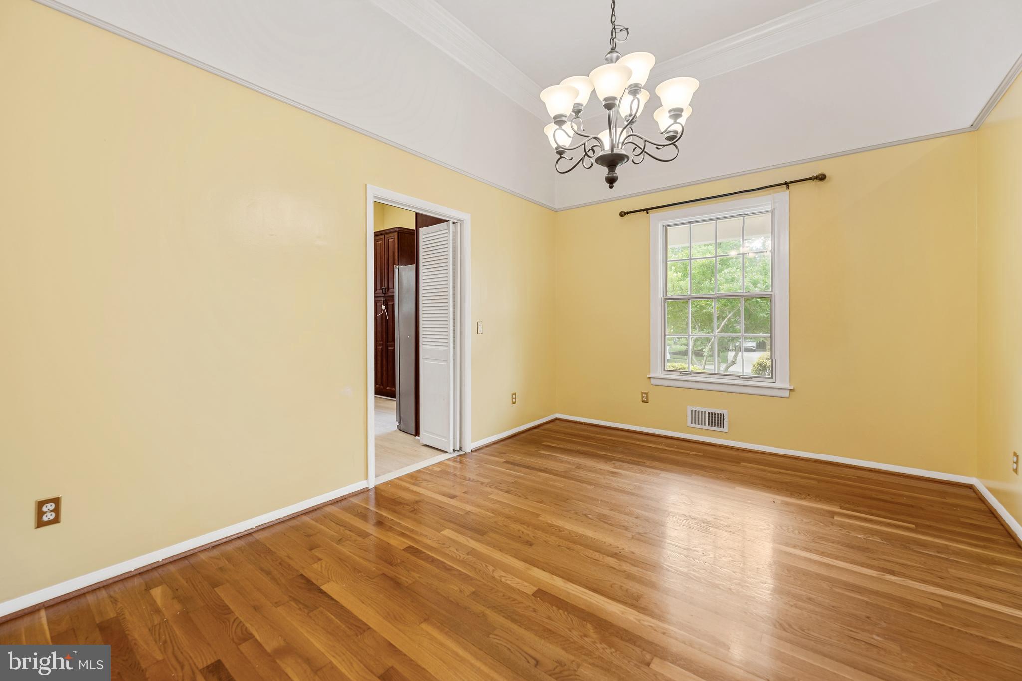 6711 Doane Avenue Springfield, VA 22152 - Photo 7 of 37 Dining Room