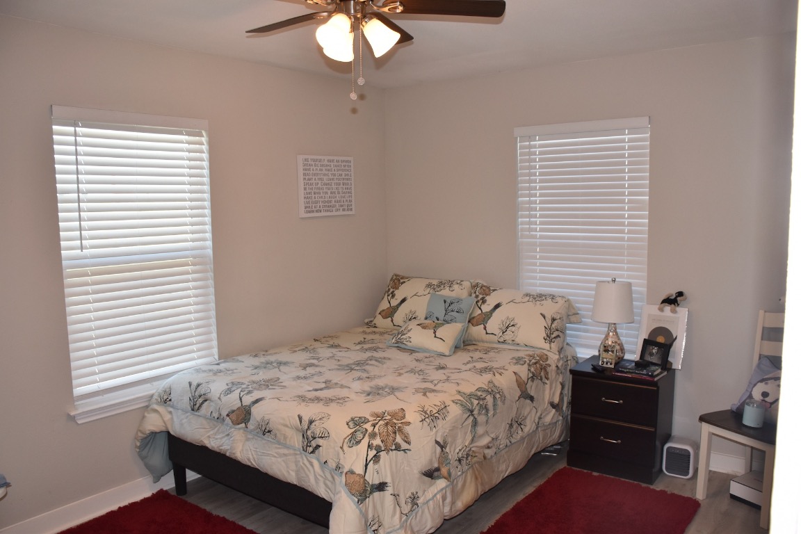 3775 County Road 463 Elgin, TX 78621 - Photo 19 of 28 Bedroom featuring a ceiling fan and baseboards