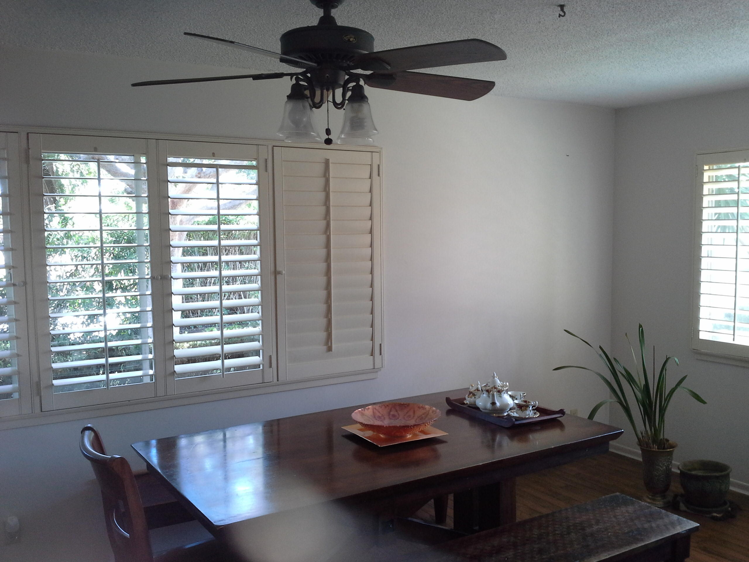817 Cieneguitas Road Santa Barbara, CA 93110 - Photo 5 of 12 a living room with furniture and a potted plant