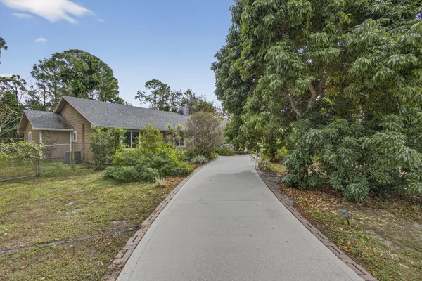 $3,900 | 3470 Custer Avenue, Lake Worth, FL 33467